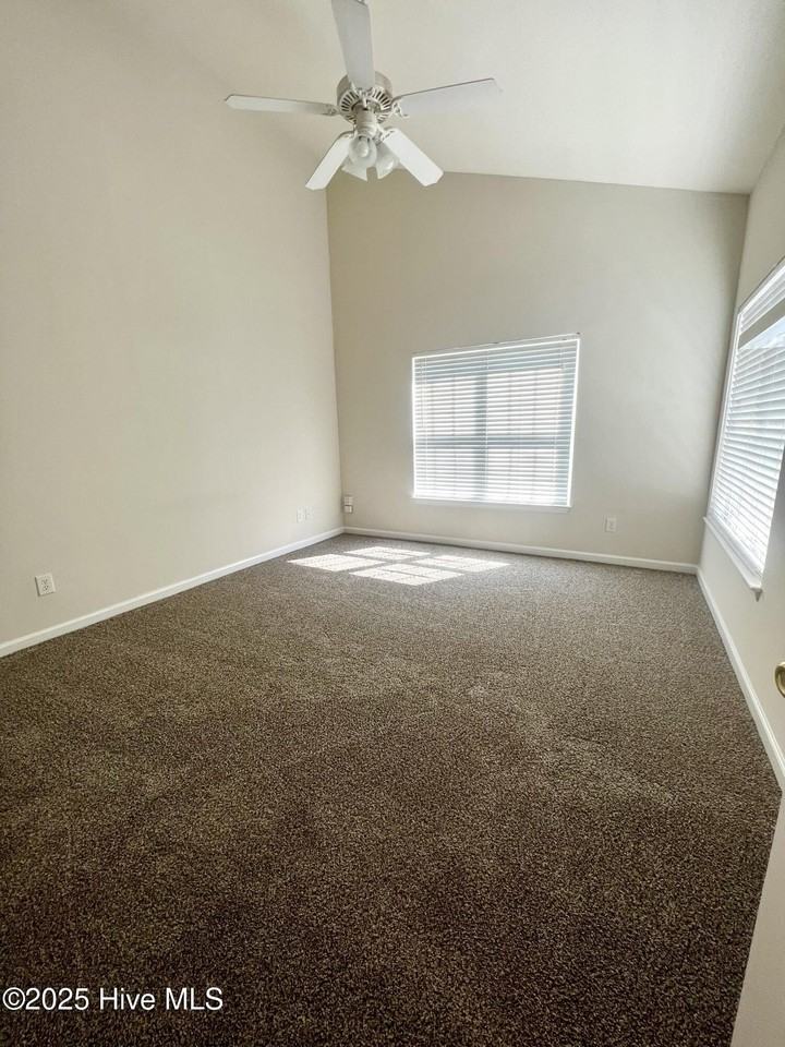 248 Hibiscus Way - Photo 7 of 12