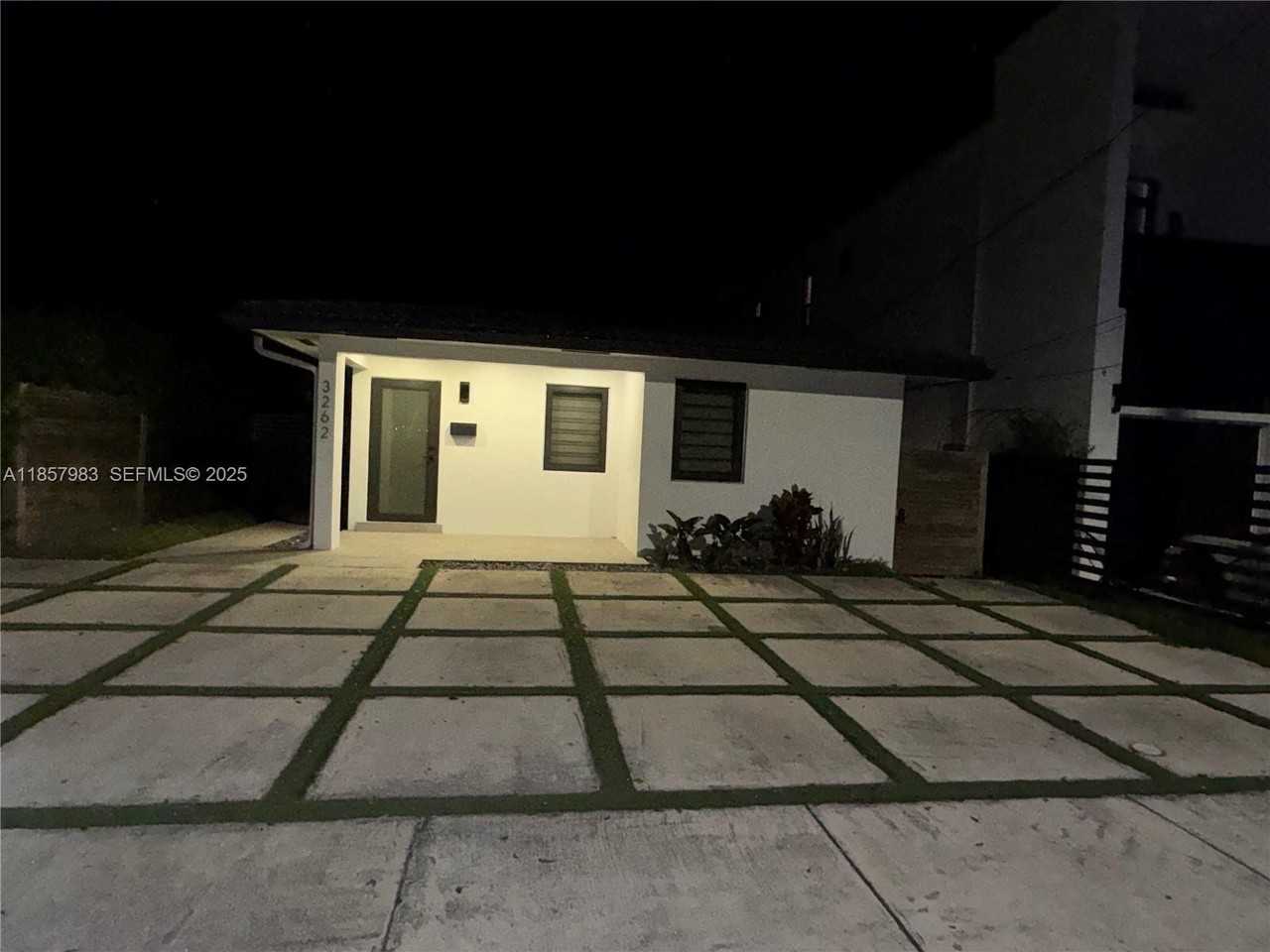 3262 Sw 23rd Ter #0 - Photo 2 of 14