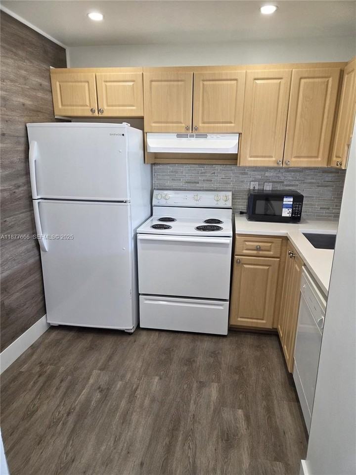 9320 Fontainebleau Boulevard #513 - Photo 4 of 26