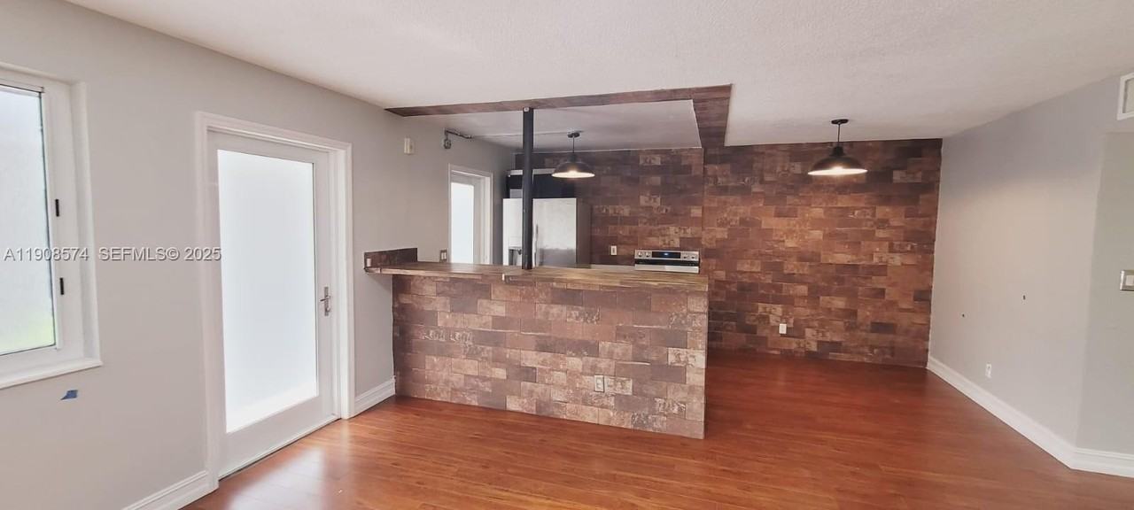 1715 Wiley St #8 - Photo 3 of 42