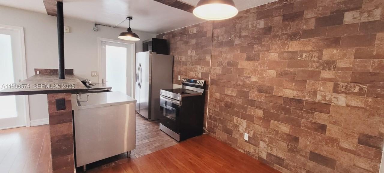 1715 Wiley St #8 - Photo 4 of 42