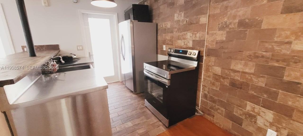 1715 Wiley St #8 - Photo 5 of 42