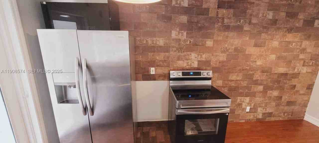 1715 Wiley St #8 - Photo 6 of 42