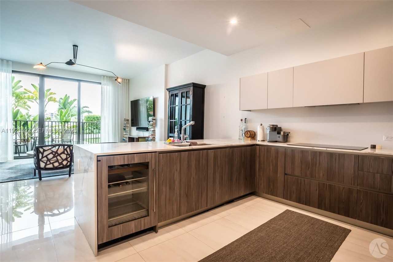 275 Giralda Avenue #C4 - Photo 2 of 17