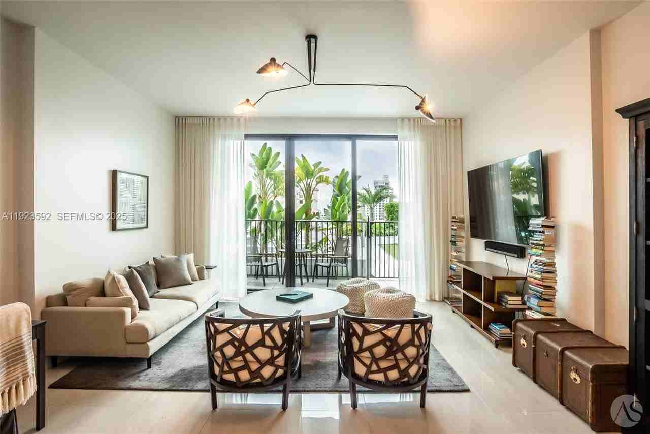 275 Giralda Avenue #C4 - Photo 4 of 17