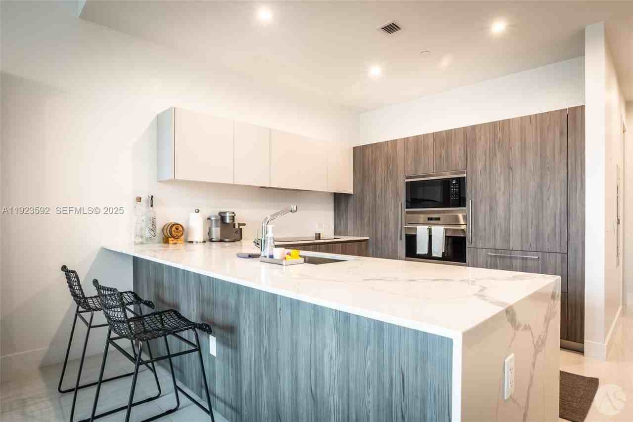 275 Giralda Avenue #C4 - Photo 5 of 17