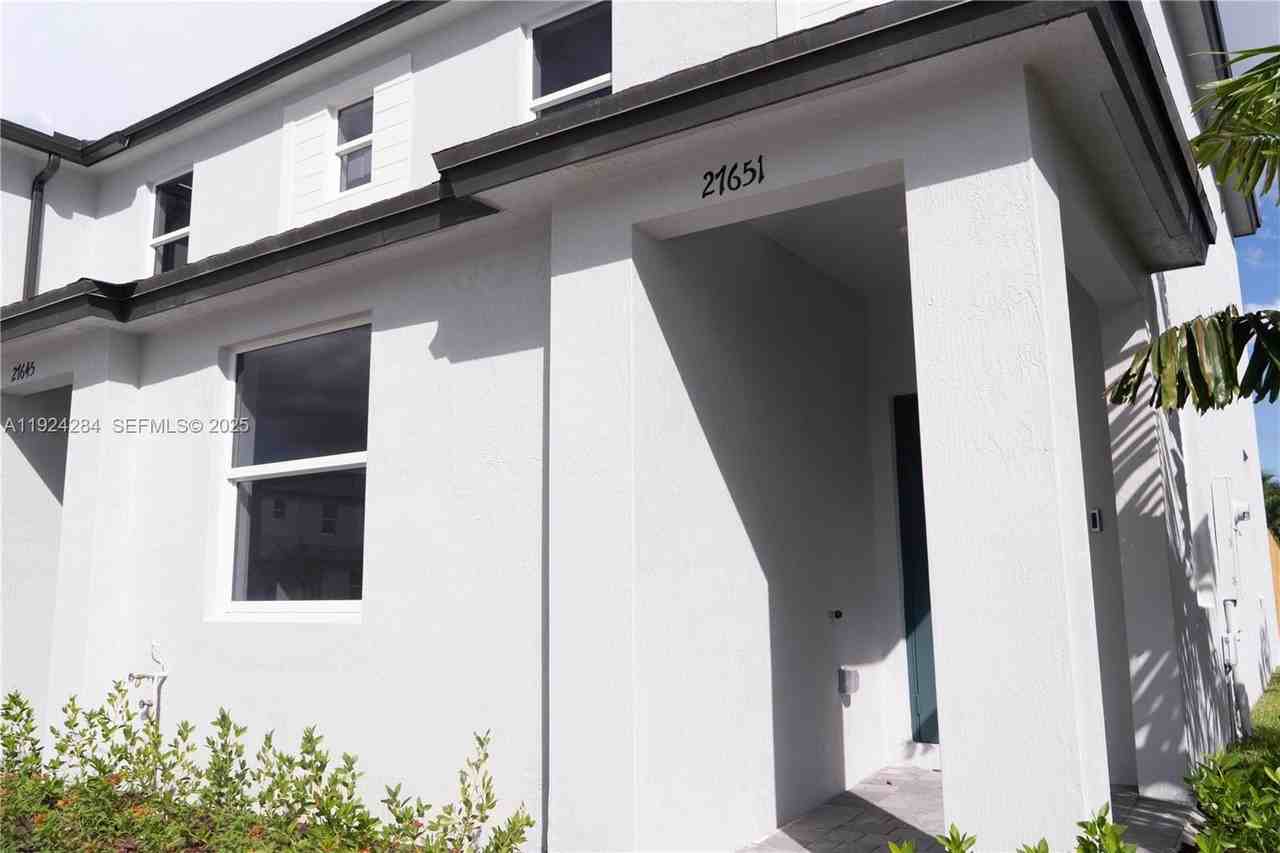 27651 Sw 155th Ct #0 - Photo 3 of 48