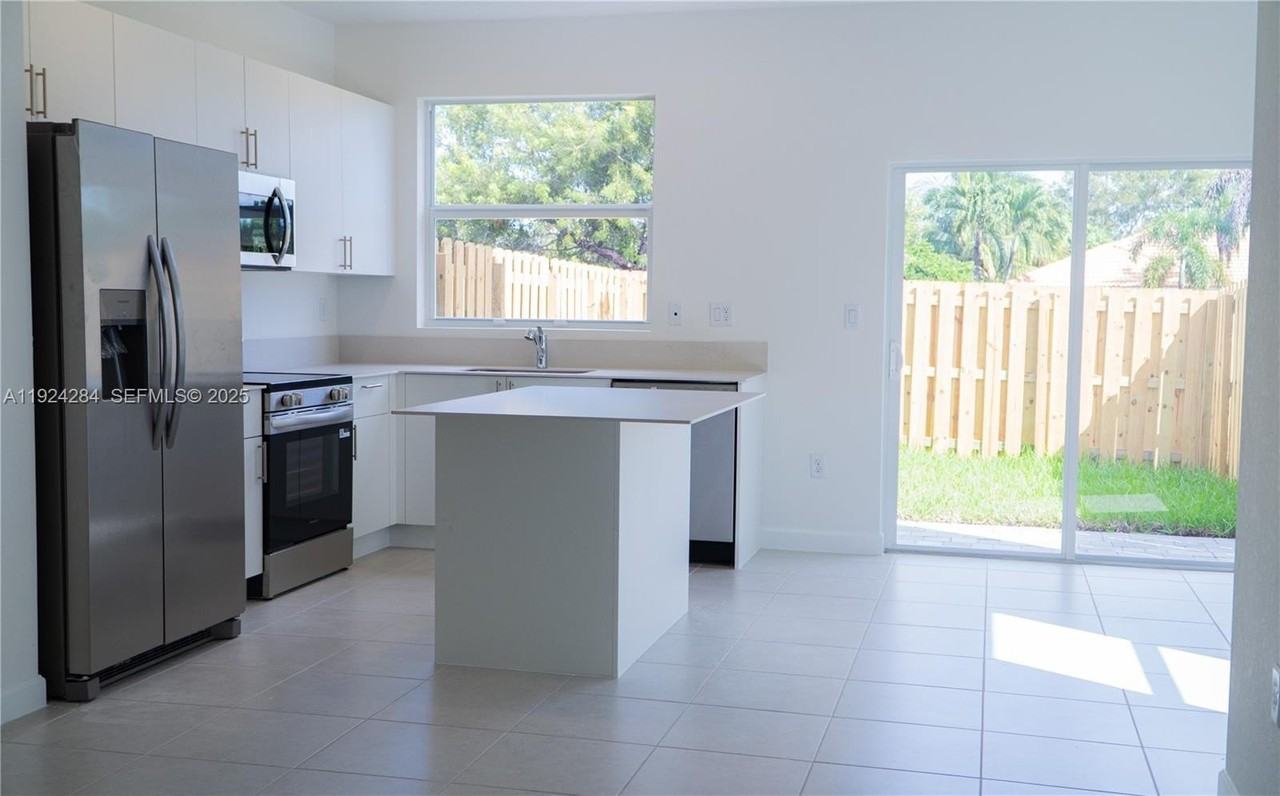 27651 Sw 155th Ct #0 - Photo 7 of 48