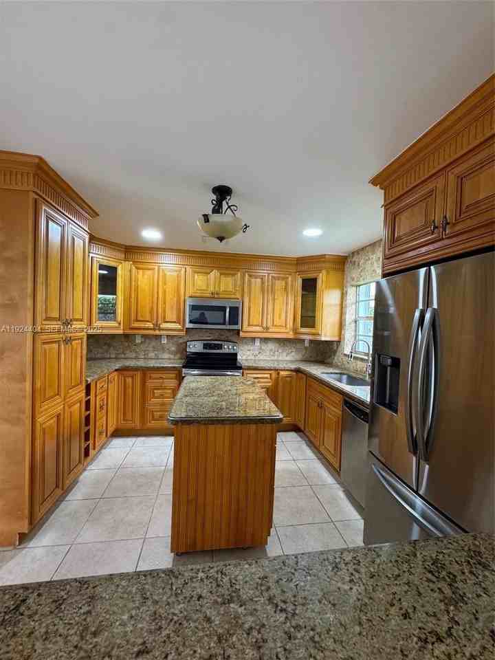 2911 Sw 98th Ave #0 - Photo 6 of 16