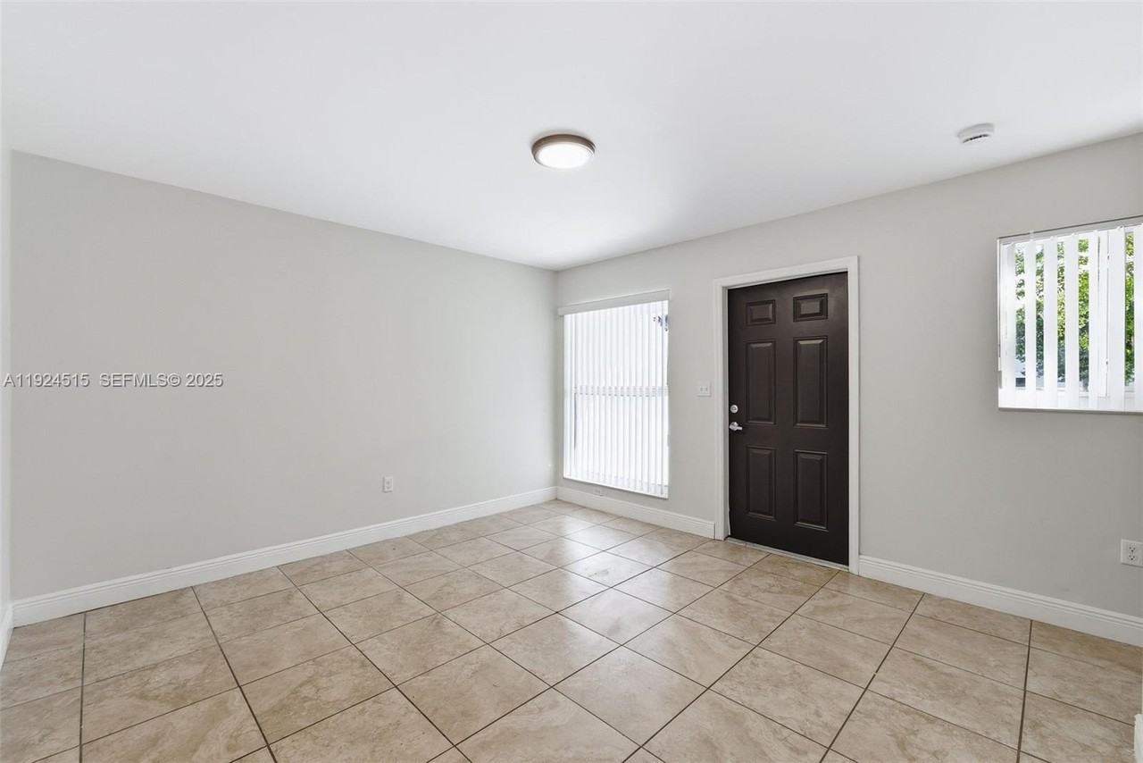 1977 Nw 5th Pl #408 - Photo 7 of 25