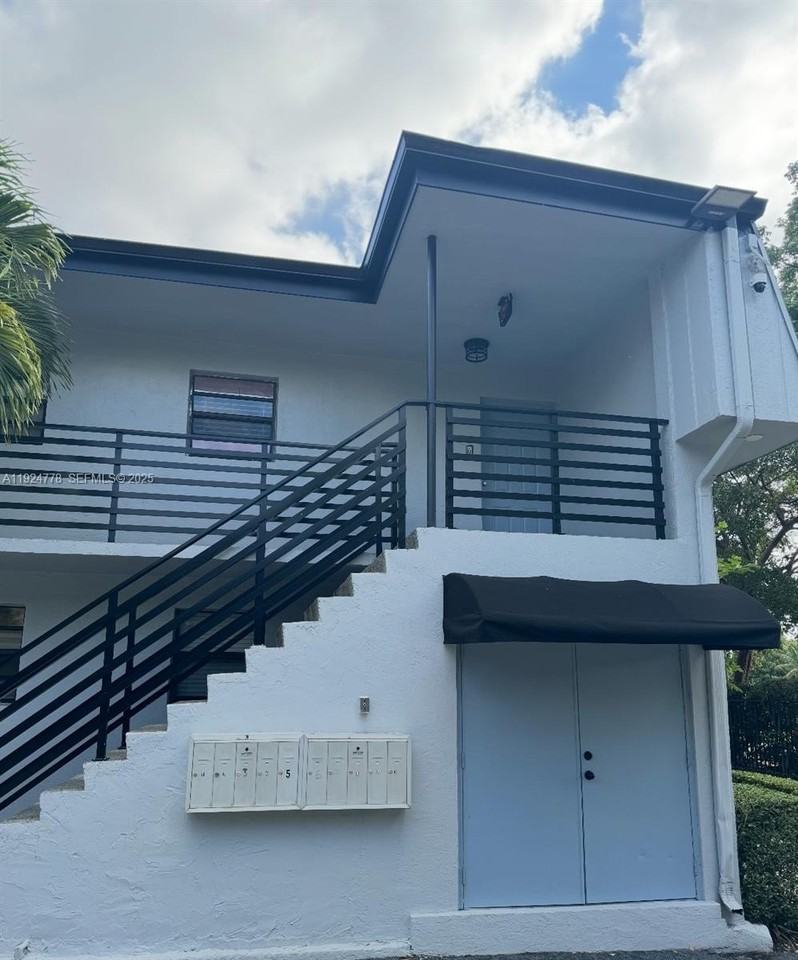 9751 Wayne Ave #6 - Photo 3 of 11