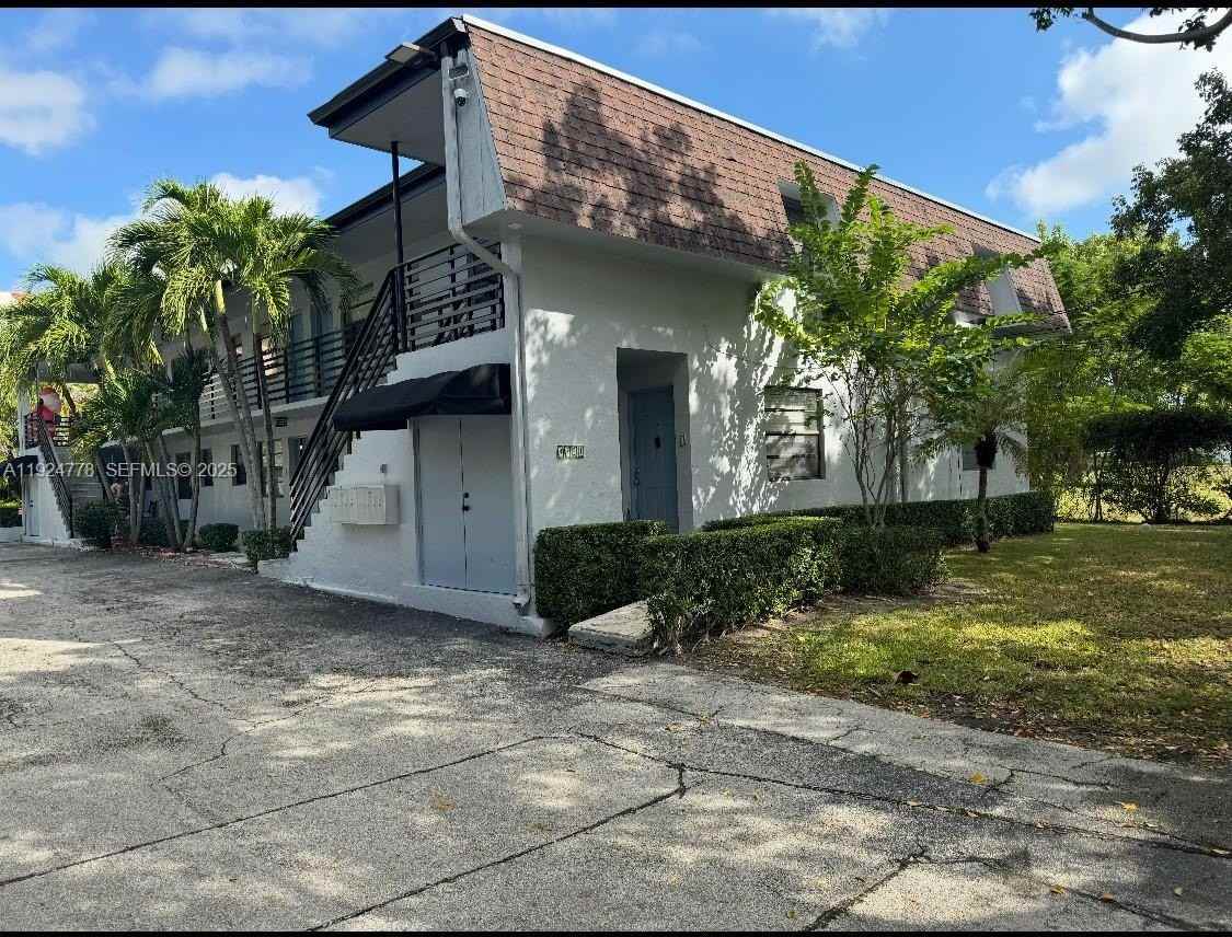 9751 Wayne Ave #6 - Photo 4 of 11