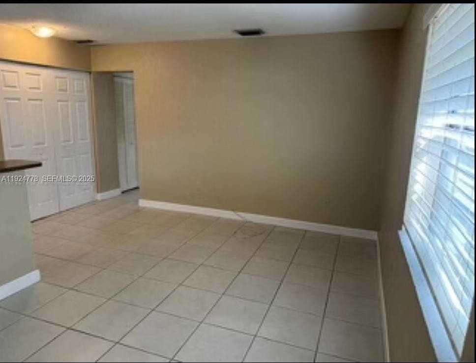 9751 Wayne Ave #6 - Photo 5 of 11