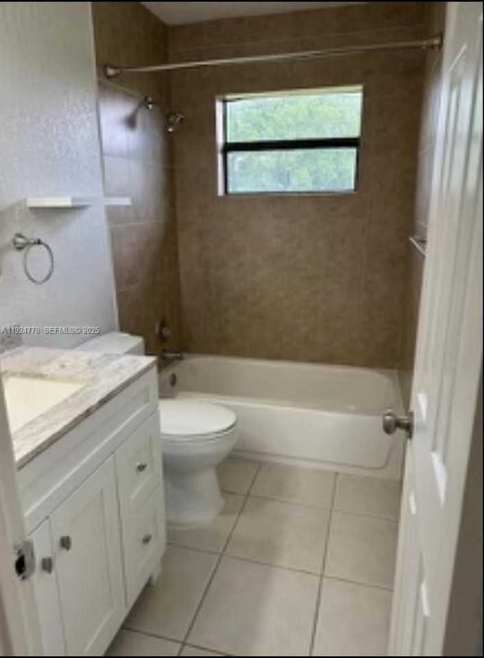 9751 Wayne Ave #6 - Photo 6 of 11