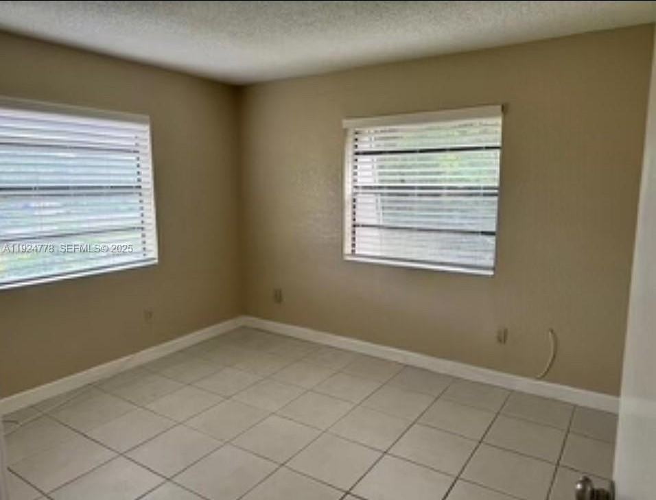 9751 Wayne Ave #6 - Photo 7 of 11