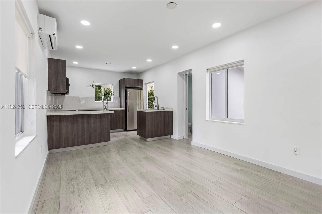 623 Ne 61st St #5 - Photo 2 of 12