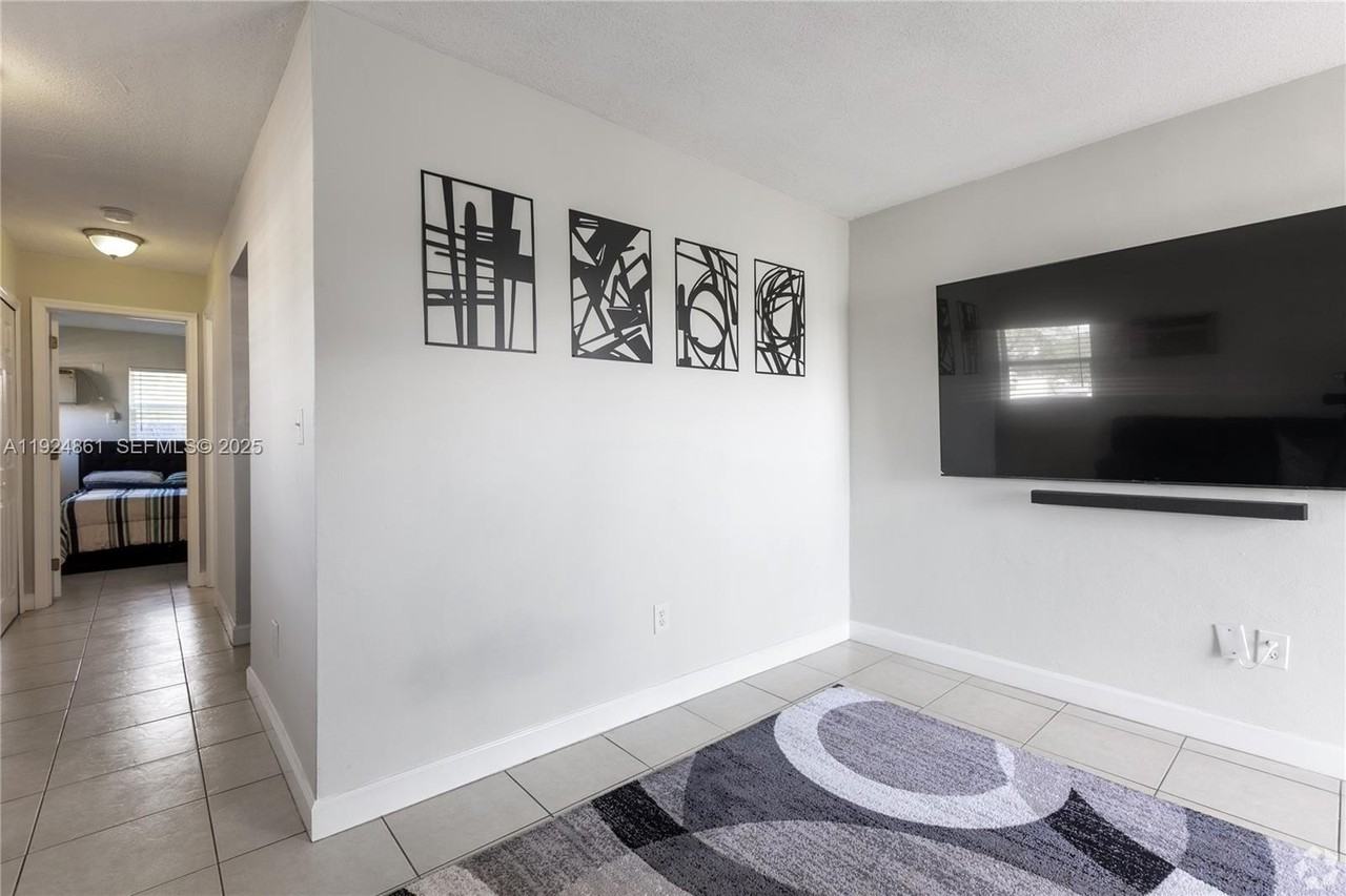 5755 Nw 7th Ave #5 - Photo 4 of 9