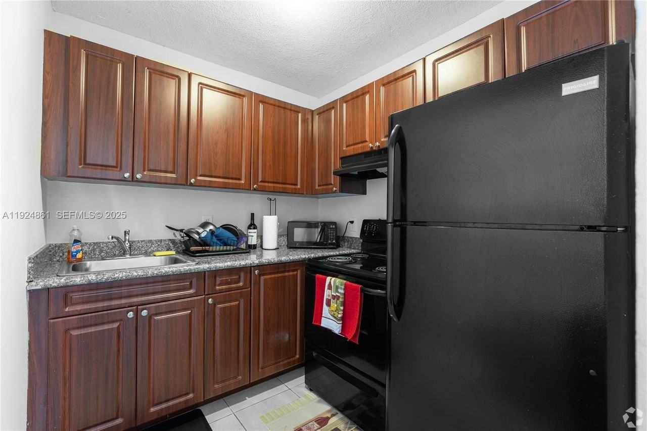 5755 Nw 7th Ave #5 - Photo 5 of 9