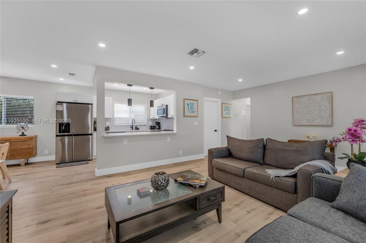 1204 Ne 7th St - Photo 7 of 43