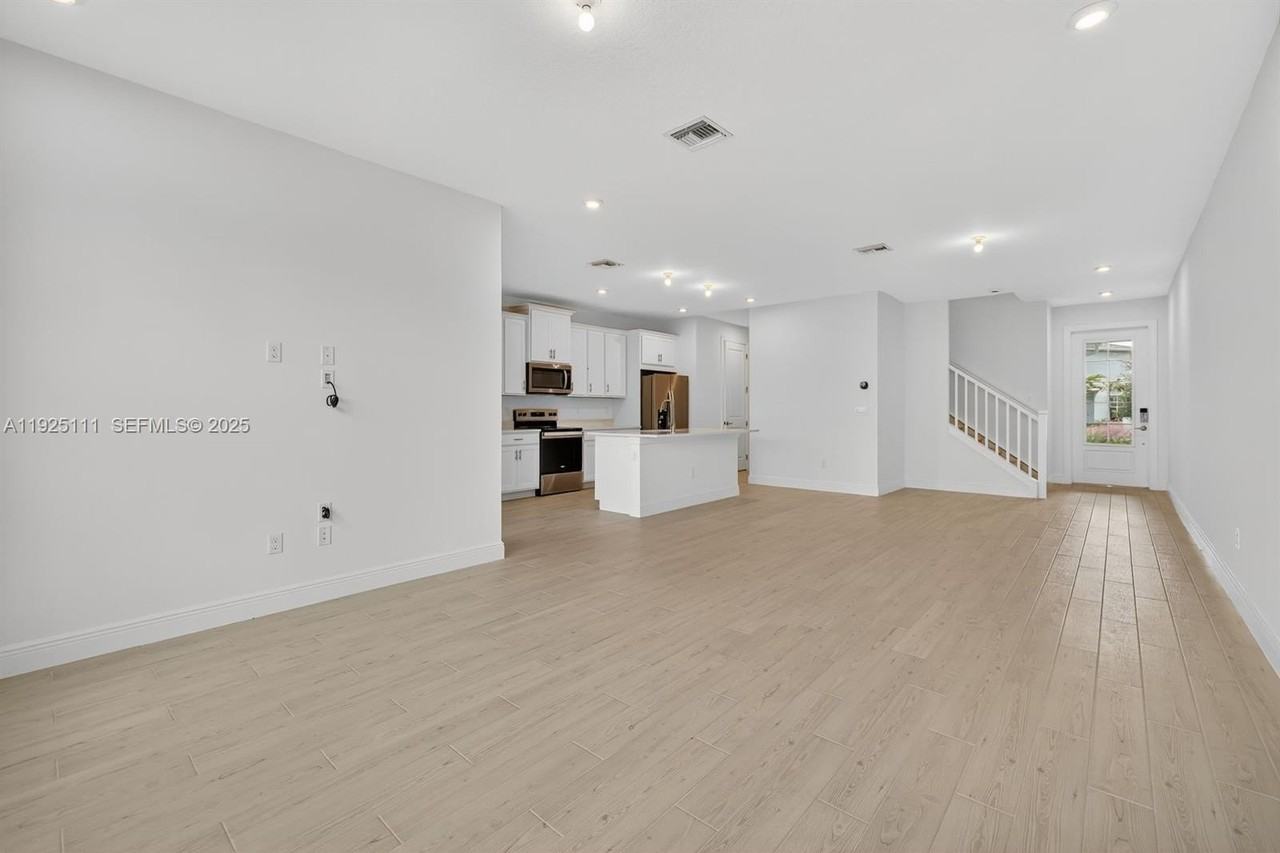 3585 Nw Solange Ct #3585 - Photo 6 of 33