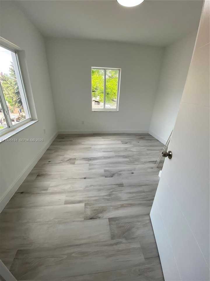 837 Southwest 8th Avenue #837 - Photo 3 of 8