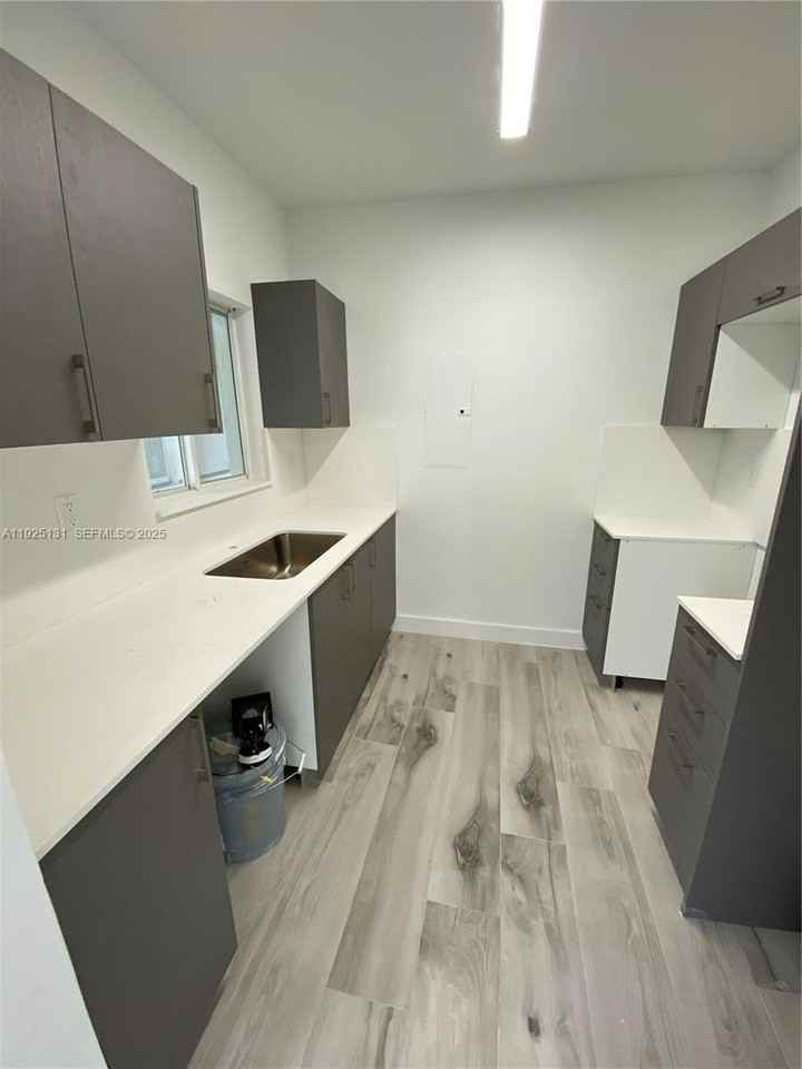 837 Southwest 8th Avenue #837 - Photo 5 of 8