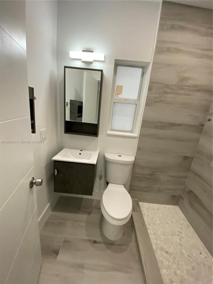 837 Southwest 8th Avenue #837 - Photo 6 of 8