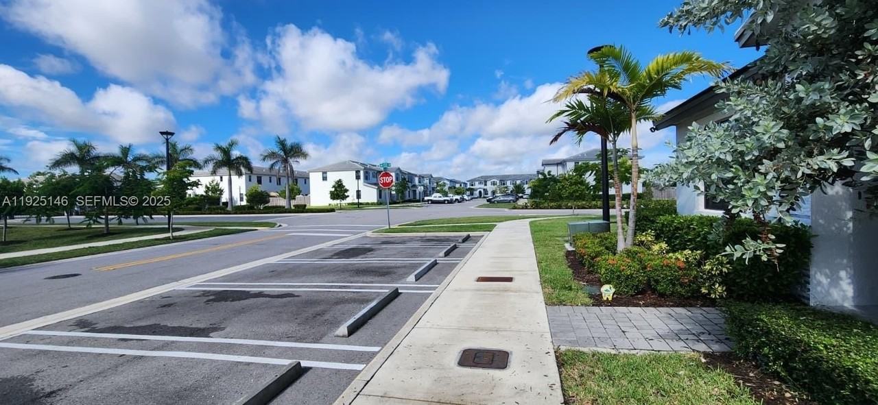 13265 SW 286th Ter #13265 - Photo 2 of 15