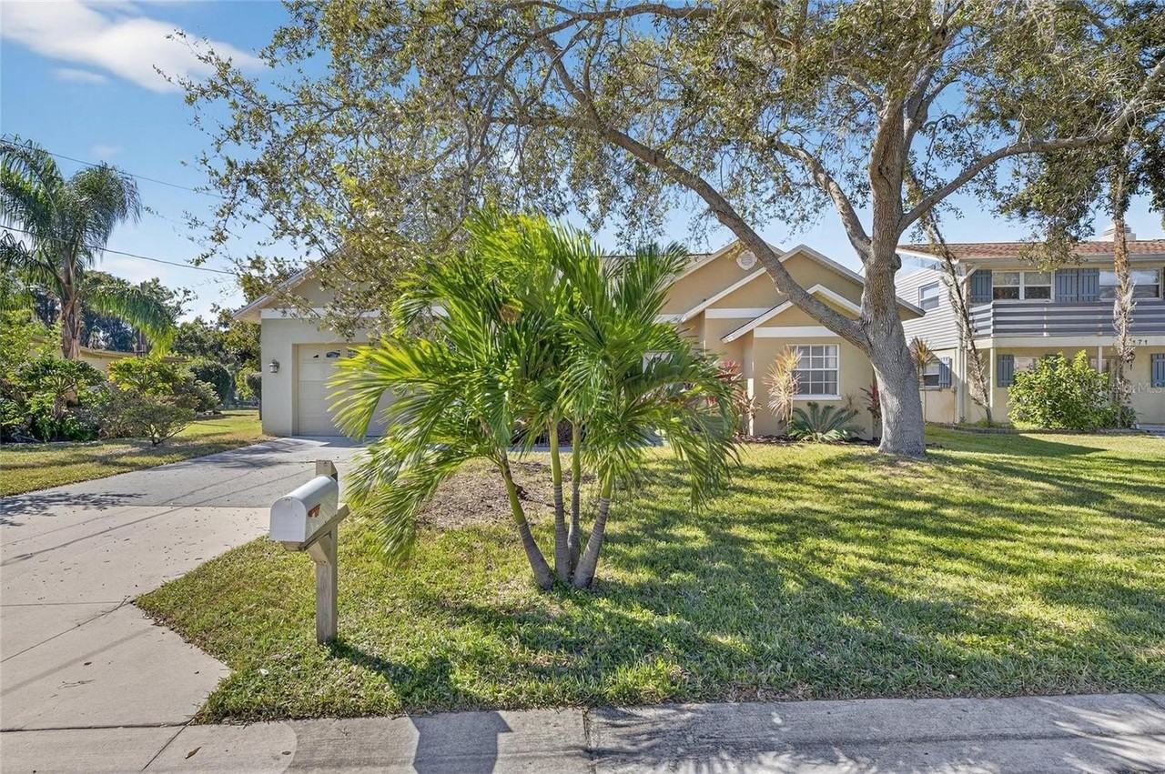 172 Lake Shore Dr W - Photo 6 of 50