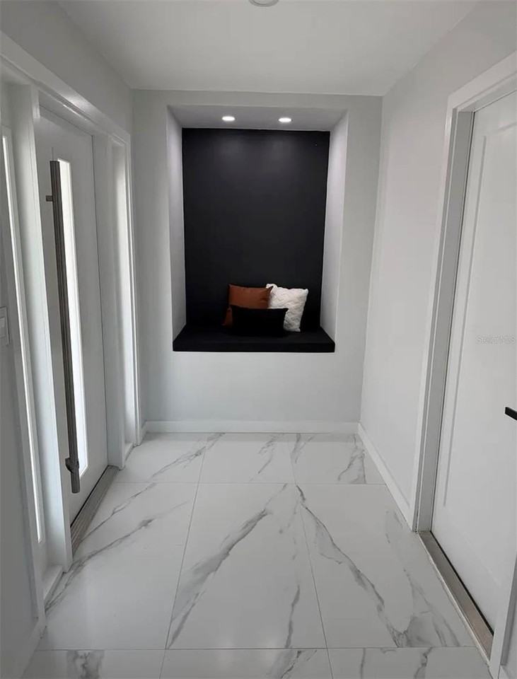 1359 40th Ave Ne - Photo 2 of 19