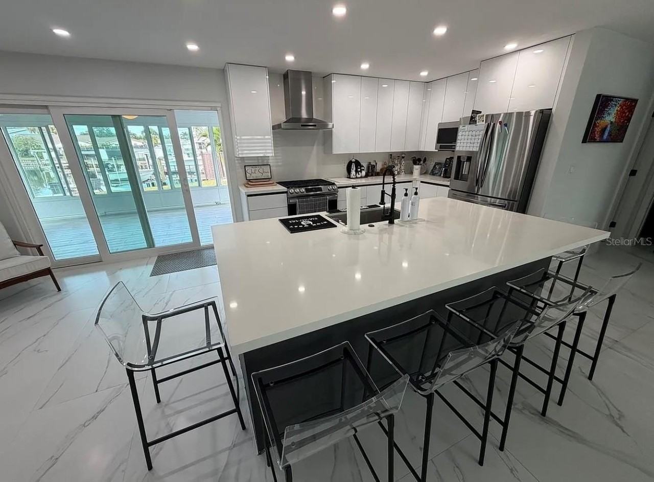 1359 40th Ave Ne - Photo 4 of 19