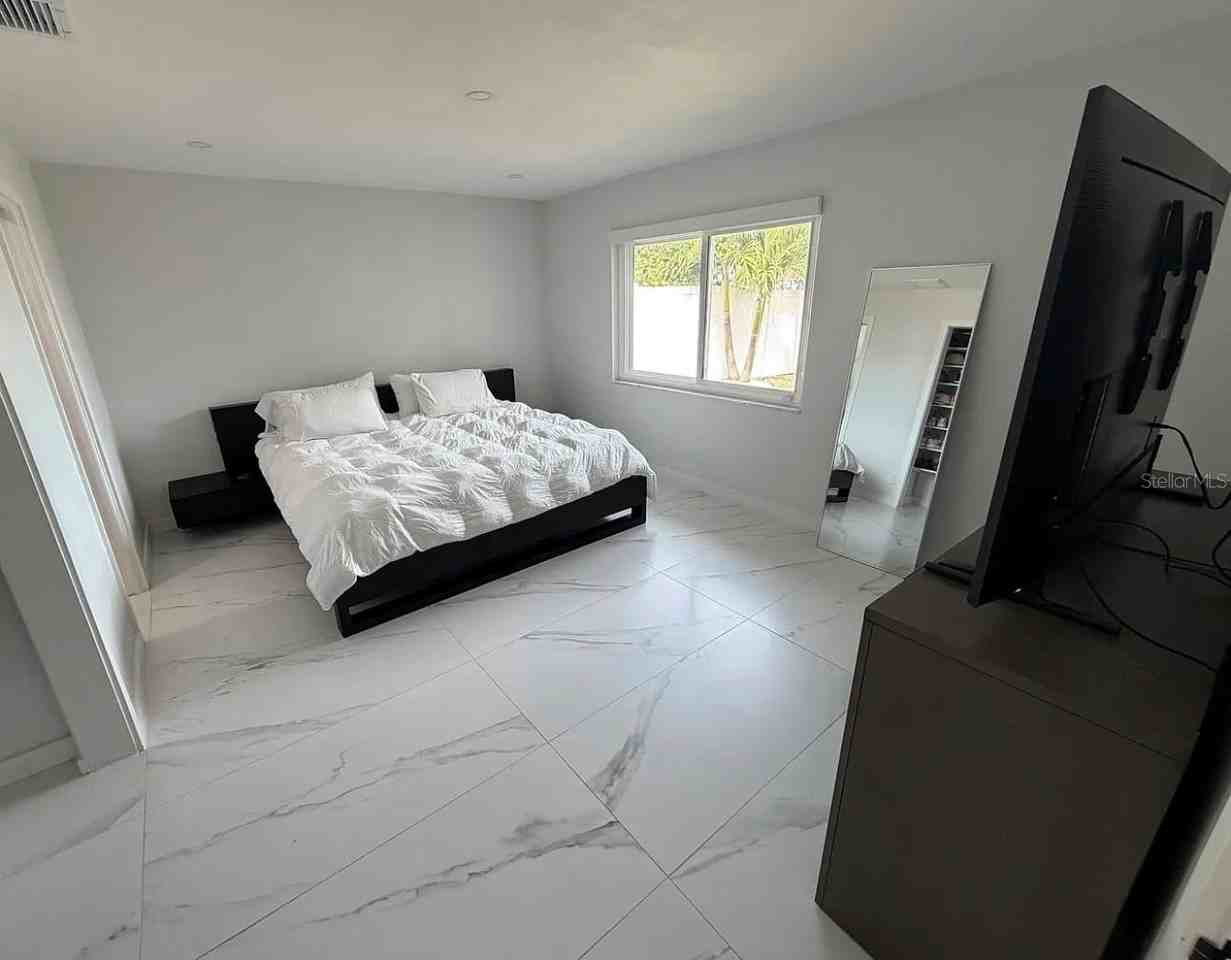 1359 40th Ave Ne - Photo 6 of 19