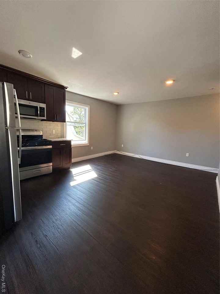 41 Chapman Pl - Photo 3 of 11