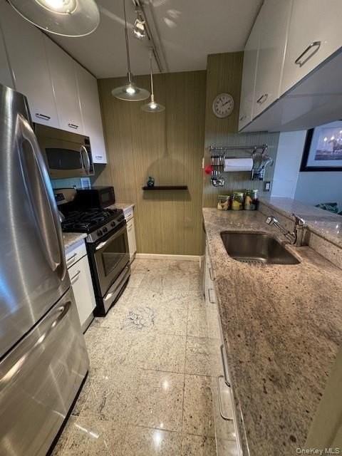 4 Martine Avenue #1402 - Photo 2 of 24