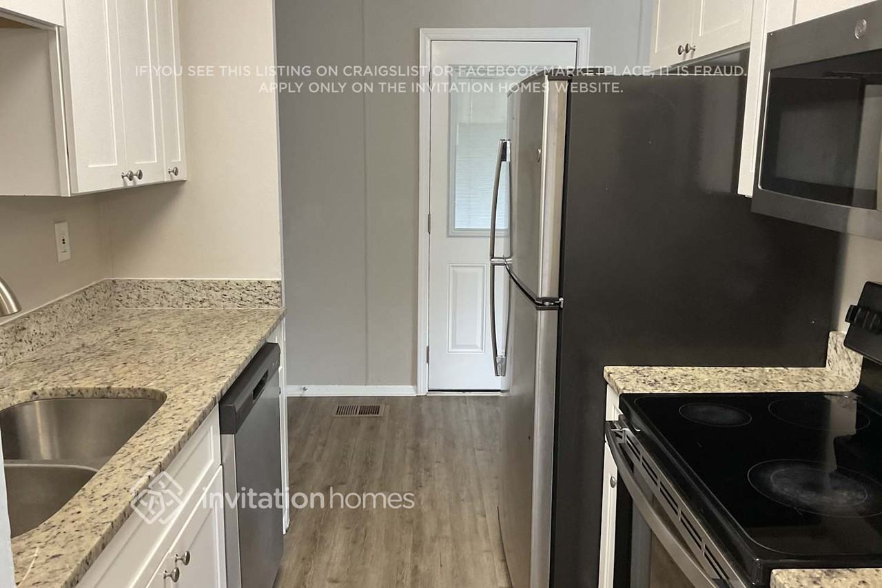 1941 Bandera Dr - Photo 5 of 18