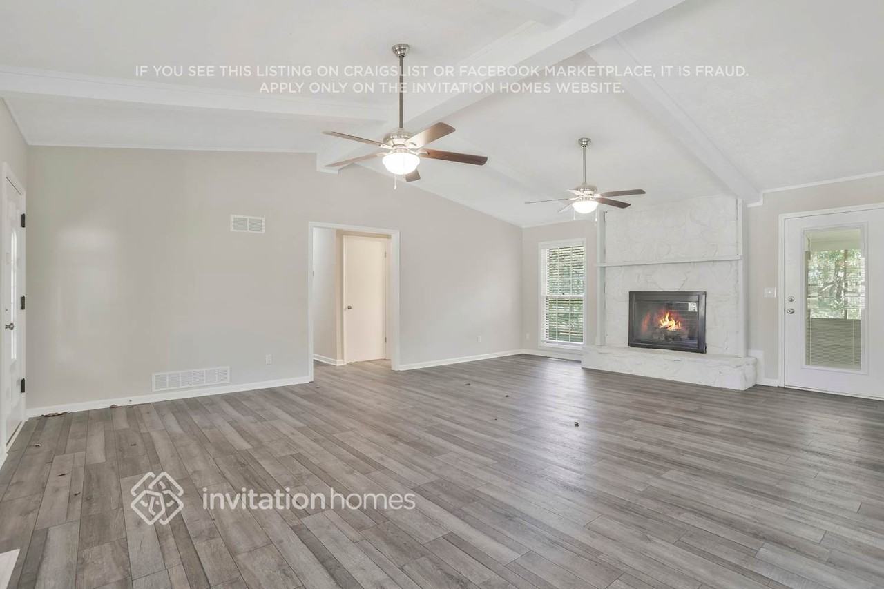 3647 Mill Lake Dr - Photo 3 of 22