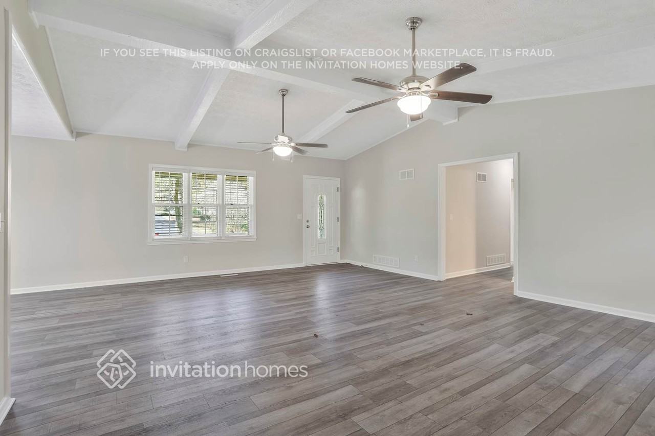 3647 Mill Lake Dr - Photo 4 of 22