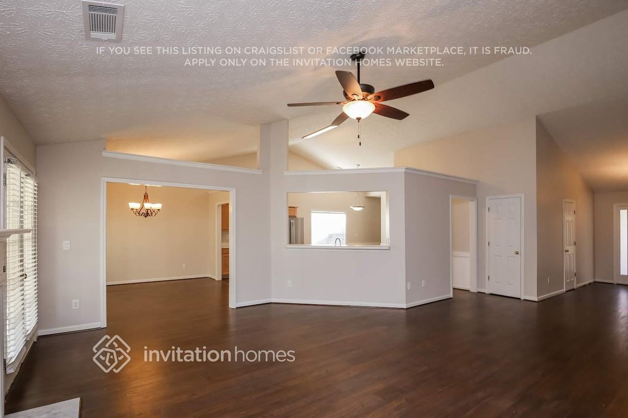 2010 Charleston Oak Cir - Photo 2 of 12