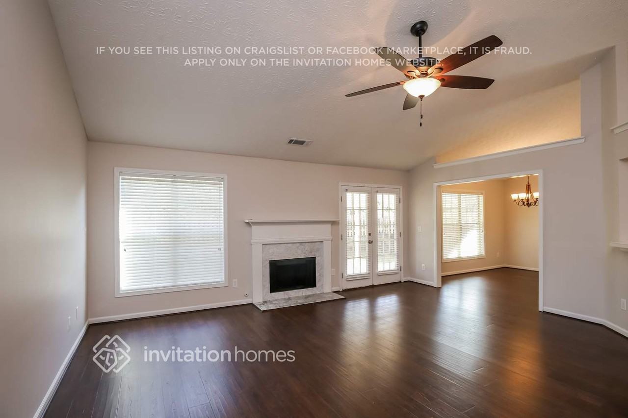 2010 Charleston Oak Cir - Photo 3 of 12