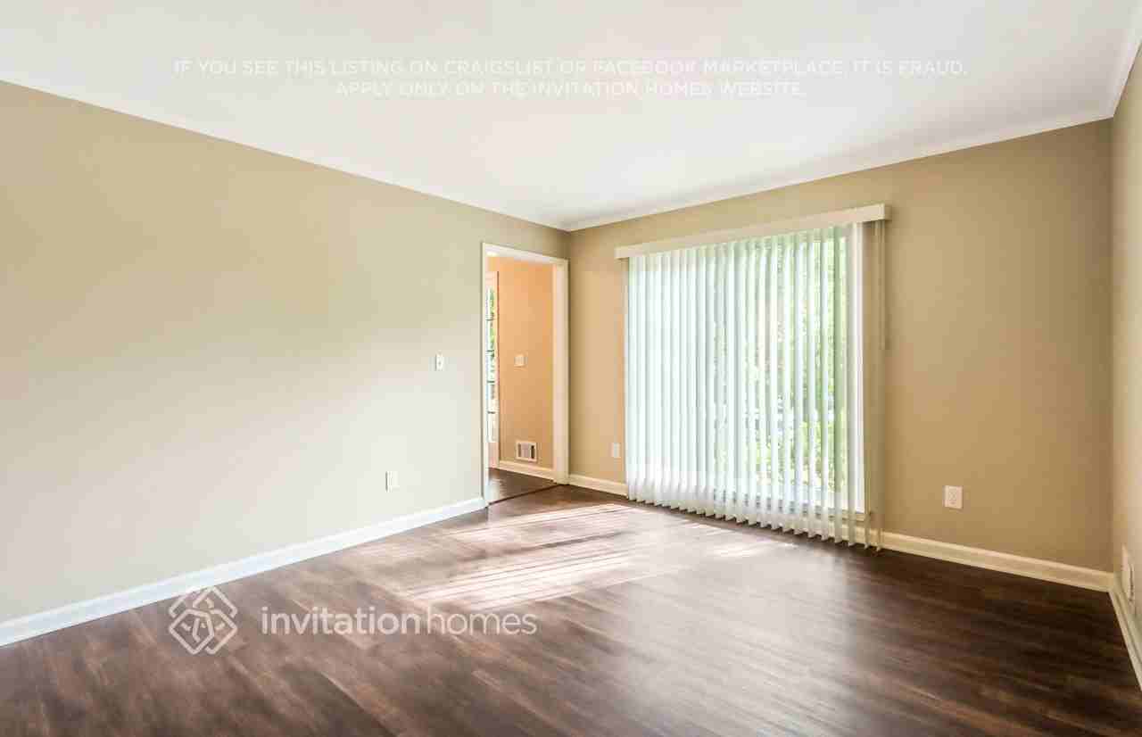 677 Royal Abbey Dr - Photo 2 of 24