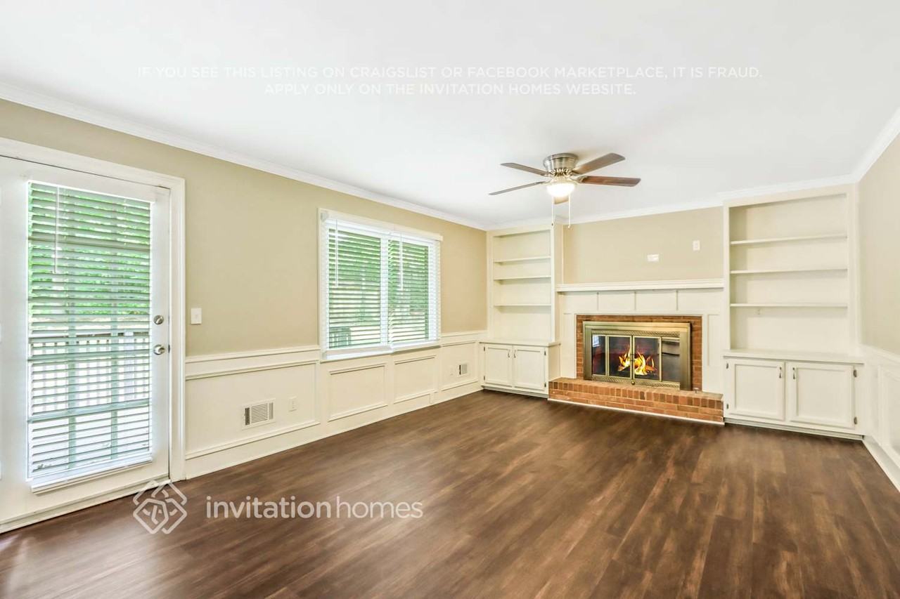 677 Royal Abbey Dr - Photo 4 of 24