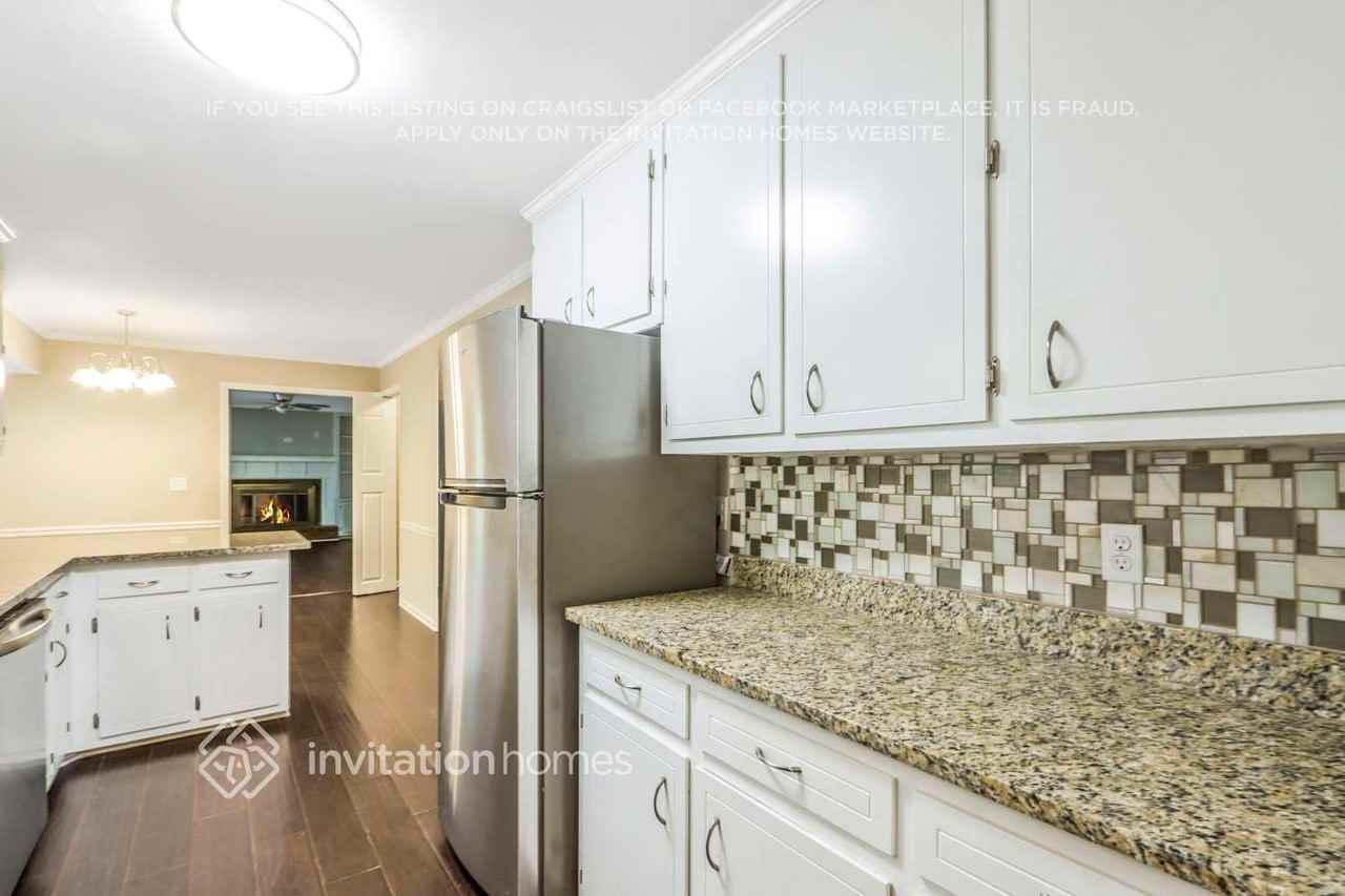 677 Royal Abbey Dr - Photo 5 of 24