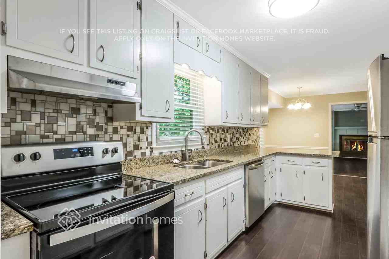 677 Royal Abbey Dr - Photo 6 of 24