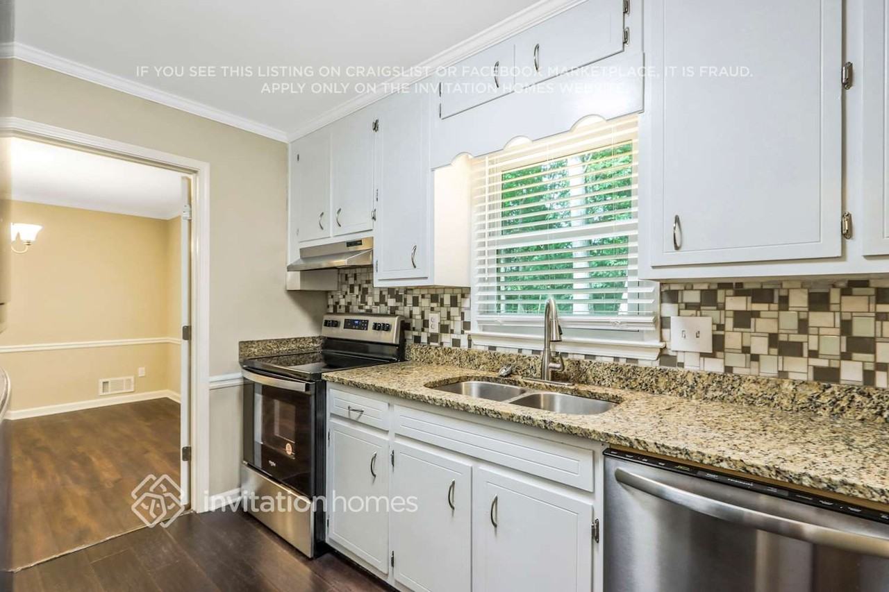 677 Royal Abbey Dr - Photo 7 of 24