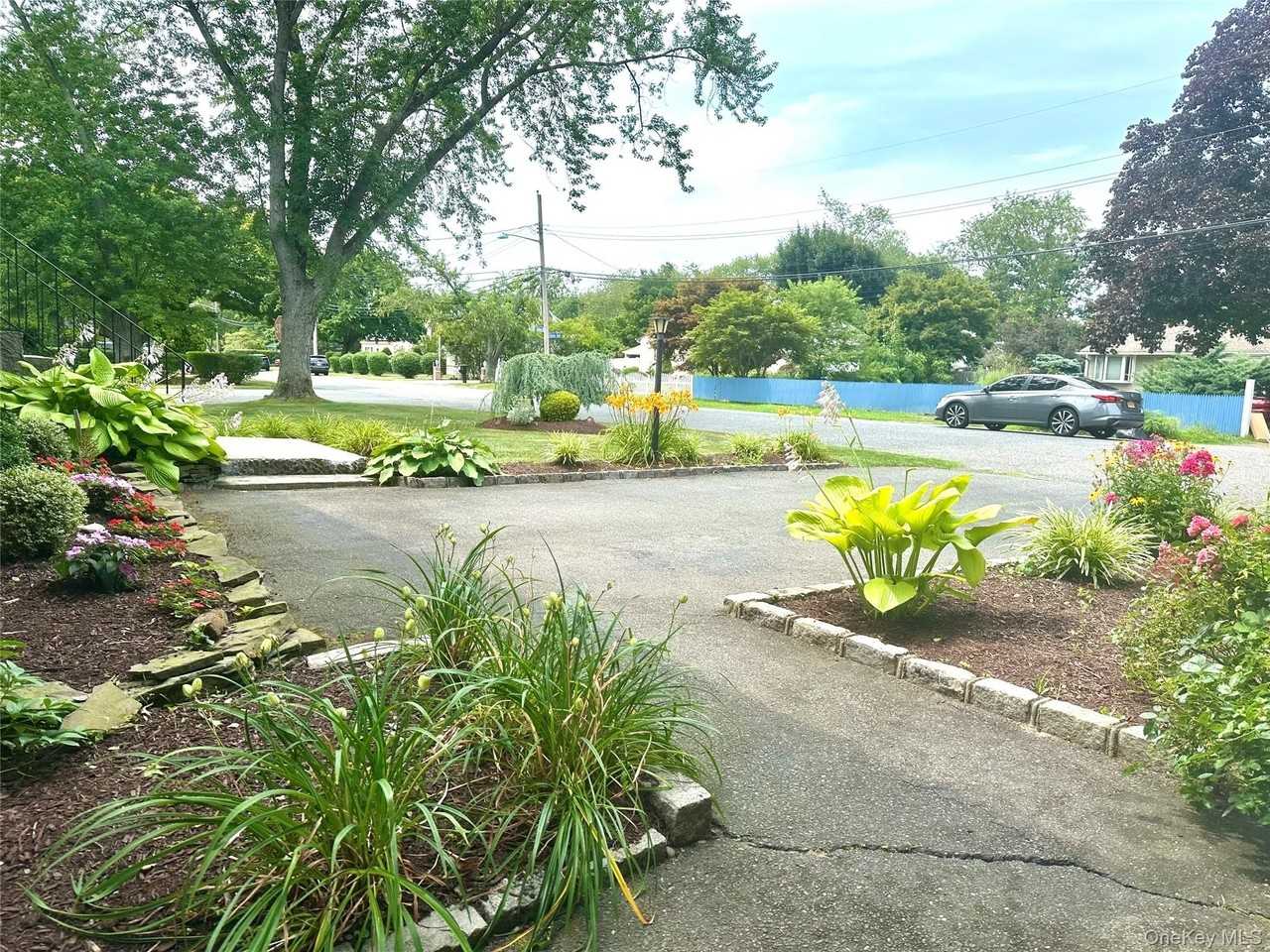 10 Jackson Ave - Photo 3 of 12