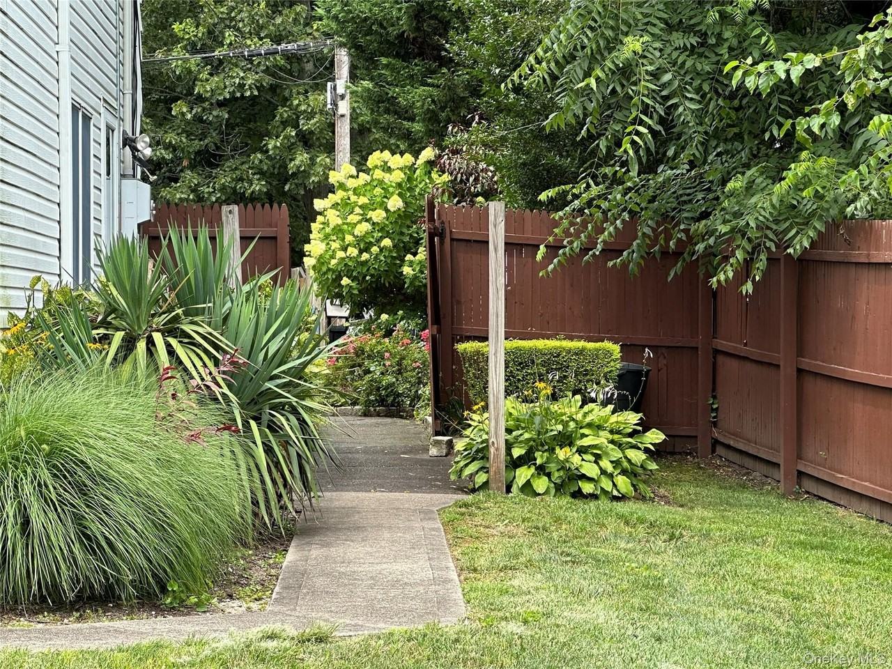 10 Jackson Ave - Photo 4 of 12