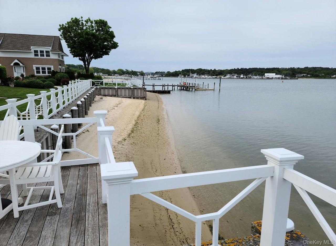 62 Canoe Place Rd Apt 627 #627 - Photo 4 of 27