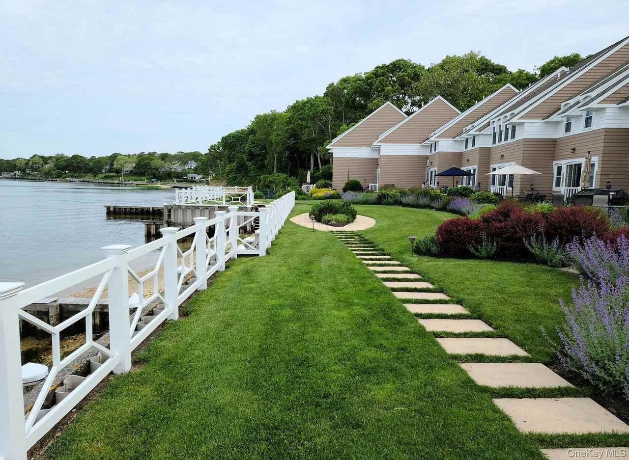 62 Canoe Place Rd Apt 627 #627 - Photo 6 of 27