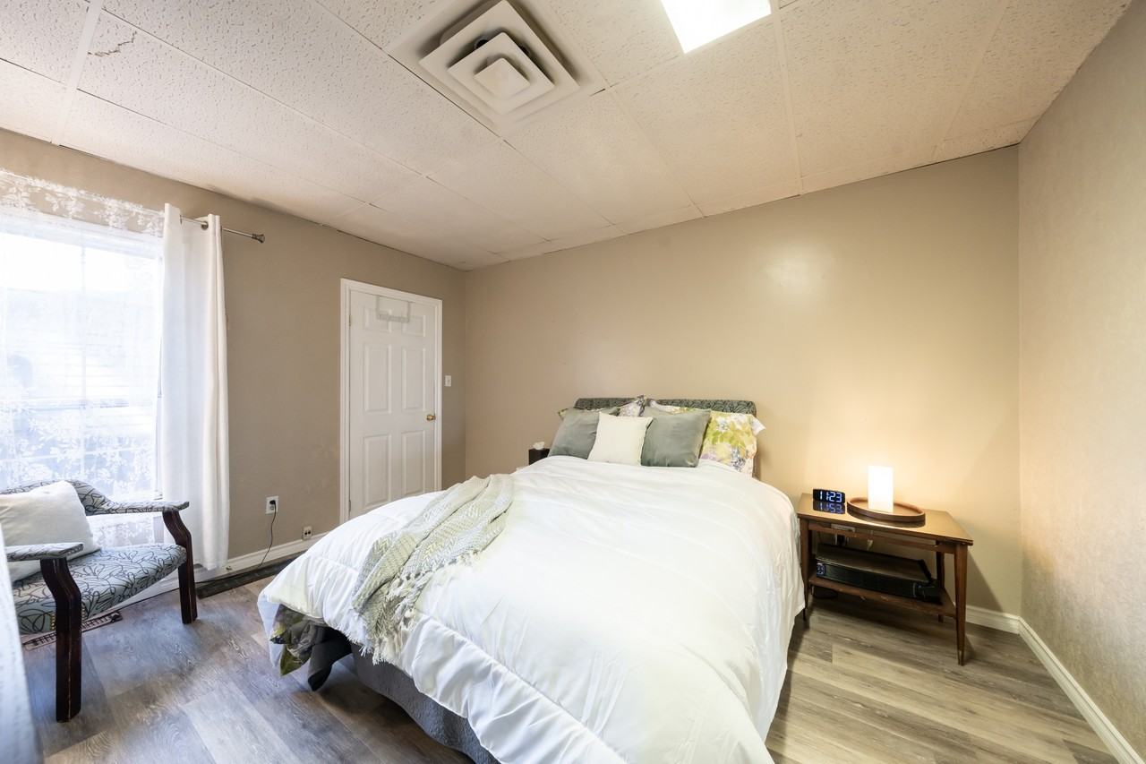 527 Barton Street #1