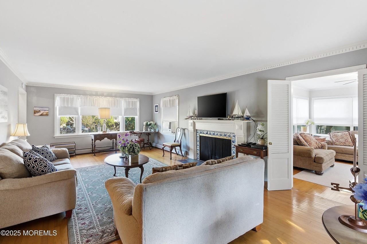 204 Neptune Pl - Photo 2 of 33